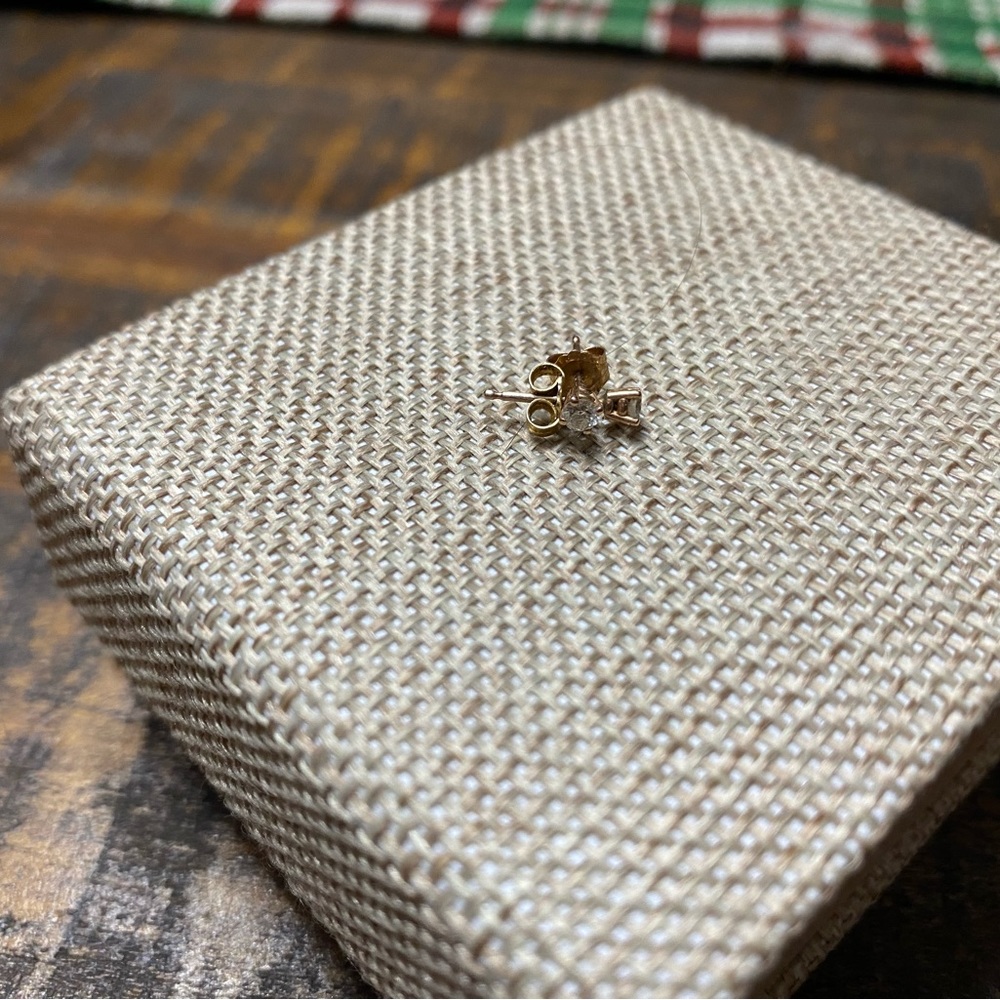 Rose Gold 1/6 ct stud earrings